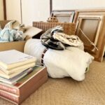 片づけられた衣類や本